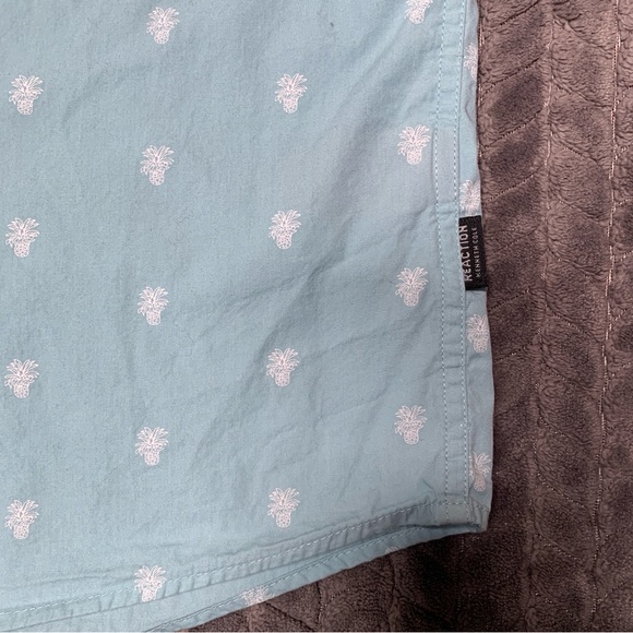 Kenneth Cole Reaction Shirt Mens Large Blue Button Up Short Sleeve Pineapple AOP - Picture 2 of 12